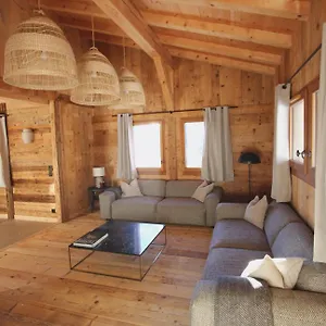 https://charmant-demi-chalet-la-montagne.hotels-rhonealpes.com